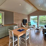 3 Bedroom Awesome In *
