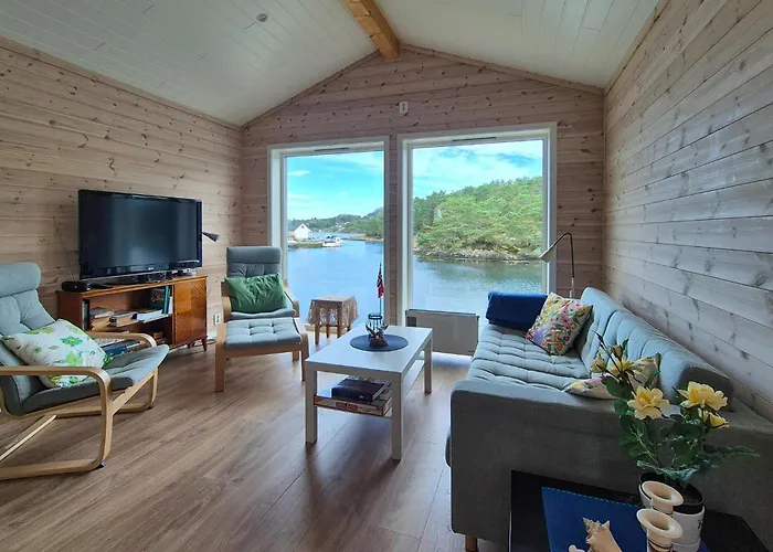 3 Bedroom Awesome In Feriehus Rossland