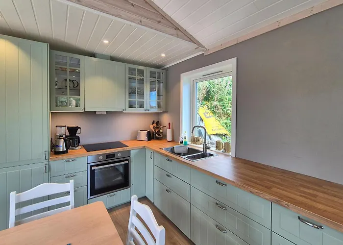 Feriehus 3 Bedroom Awesome In Rossland